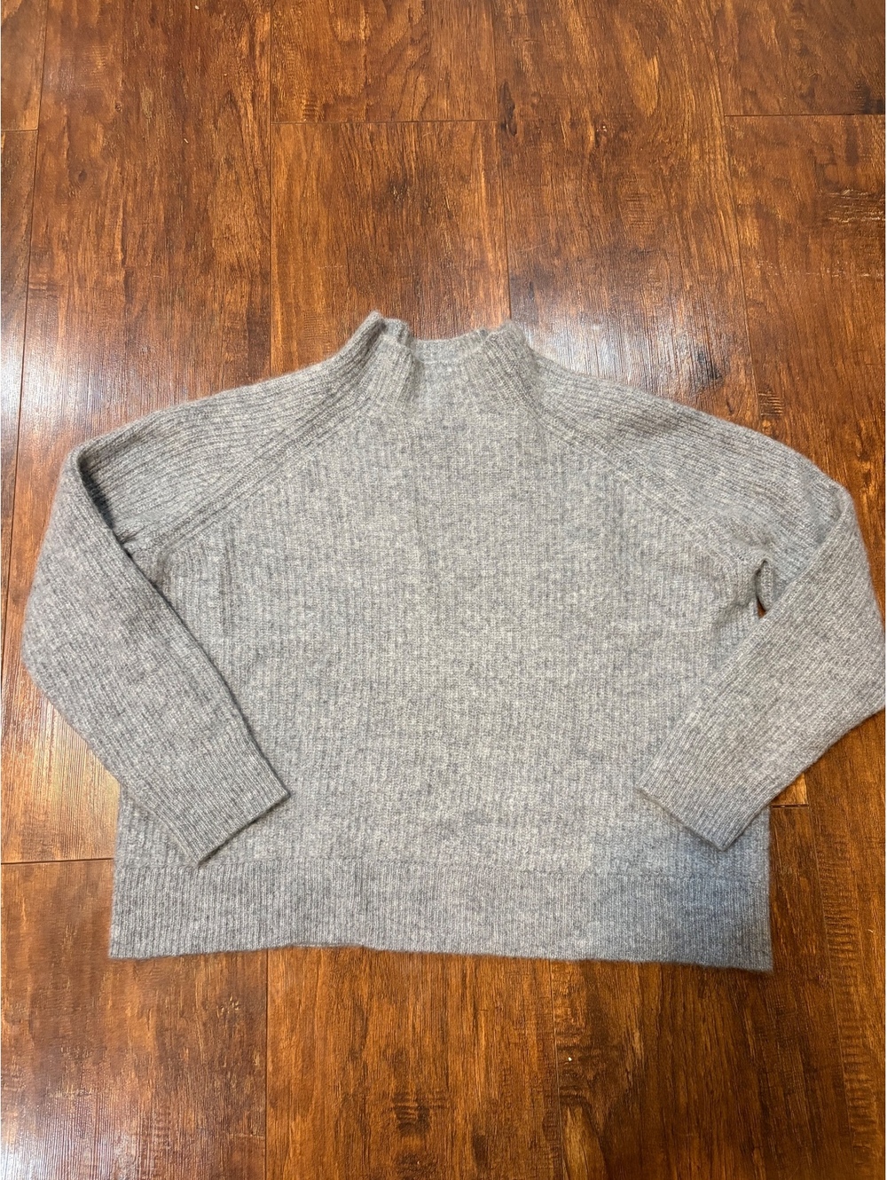 Paloma Fine Knits 100% Cashmere Gray Sweater in size Med Petite